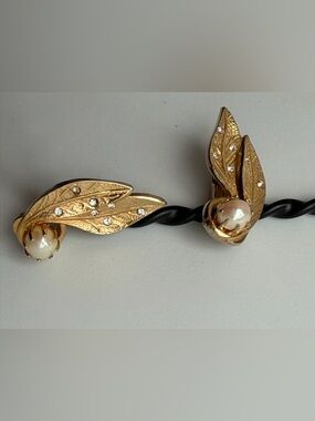 Avon Gold Leaf Faux Pearl Clip-On Earrings with Rhinestones